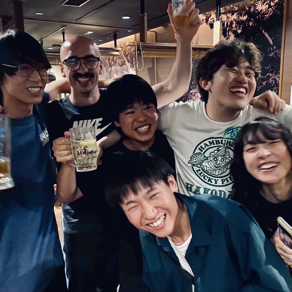 Maros Gorny with Maru, Riku, Atsumu, Edo, and Yui after the concert