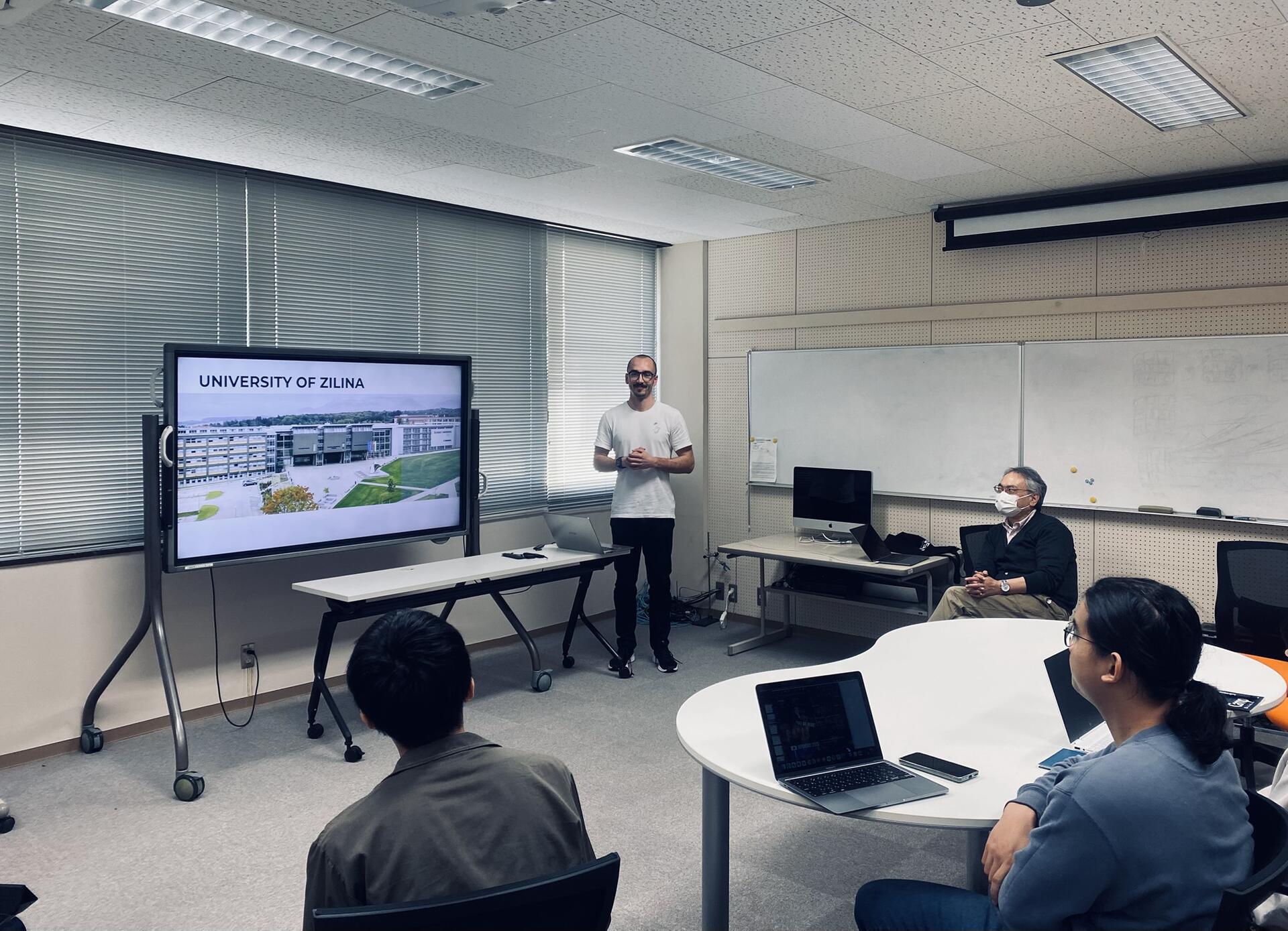 Laboratory introduction presentation in Japan